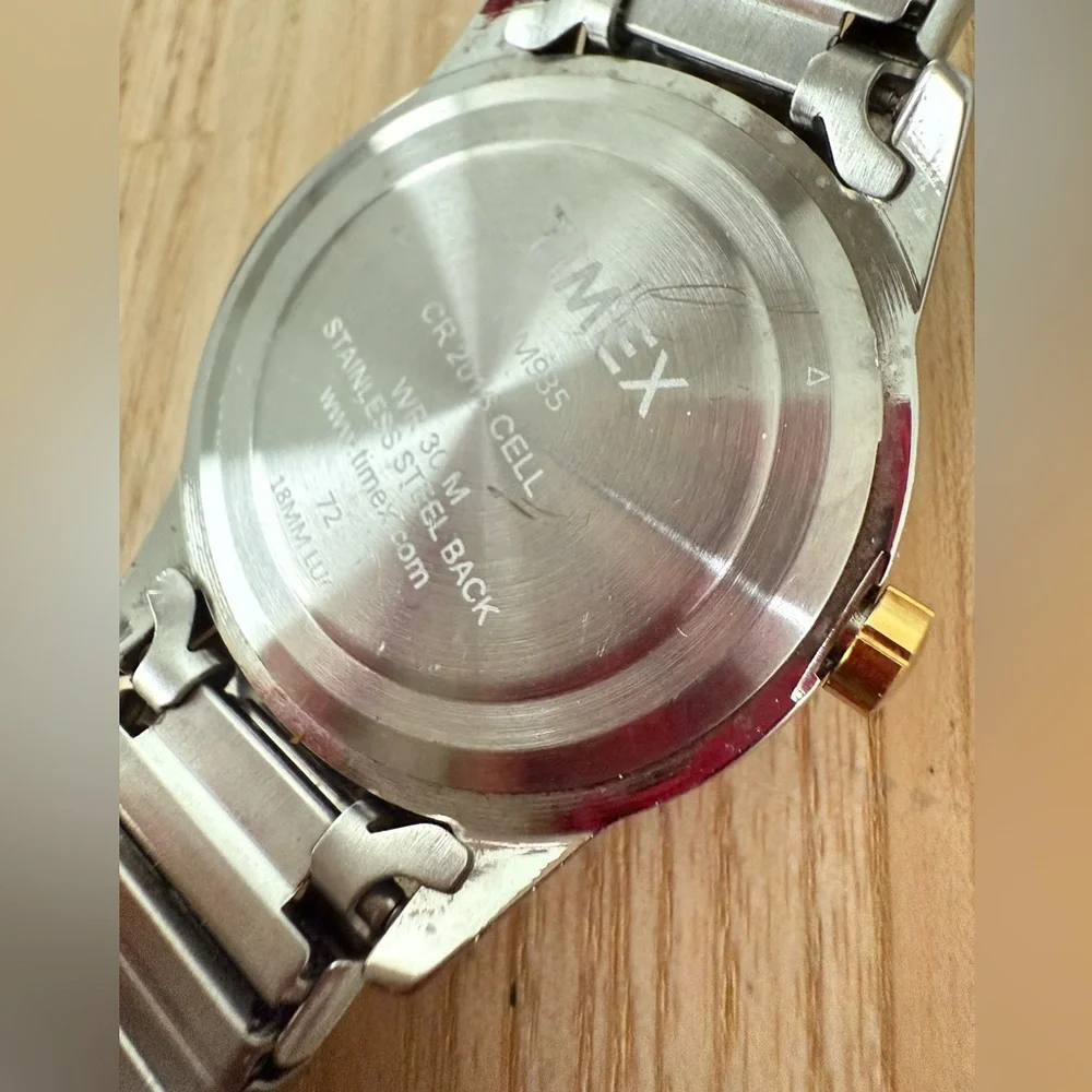 Timex men’s two tone classic watch NEW BATTERY